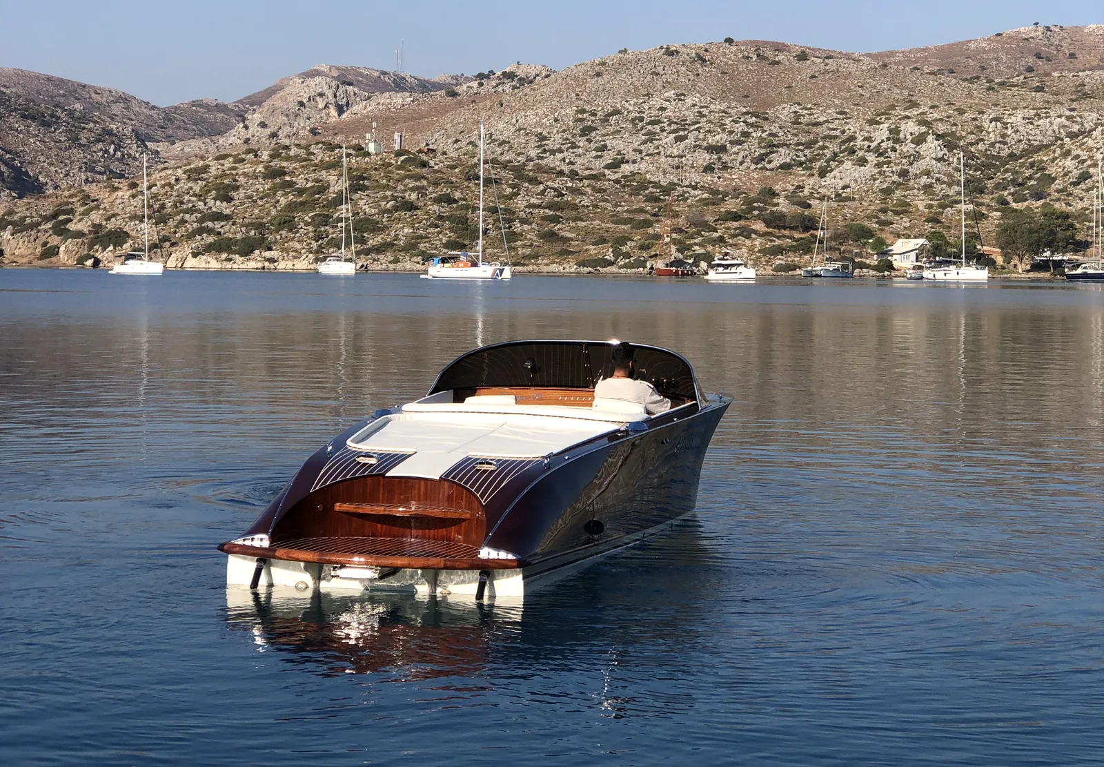 Aurora 27, On the water