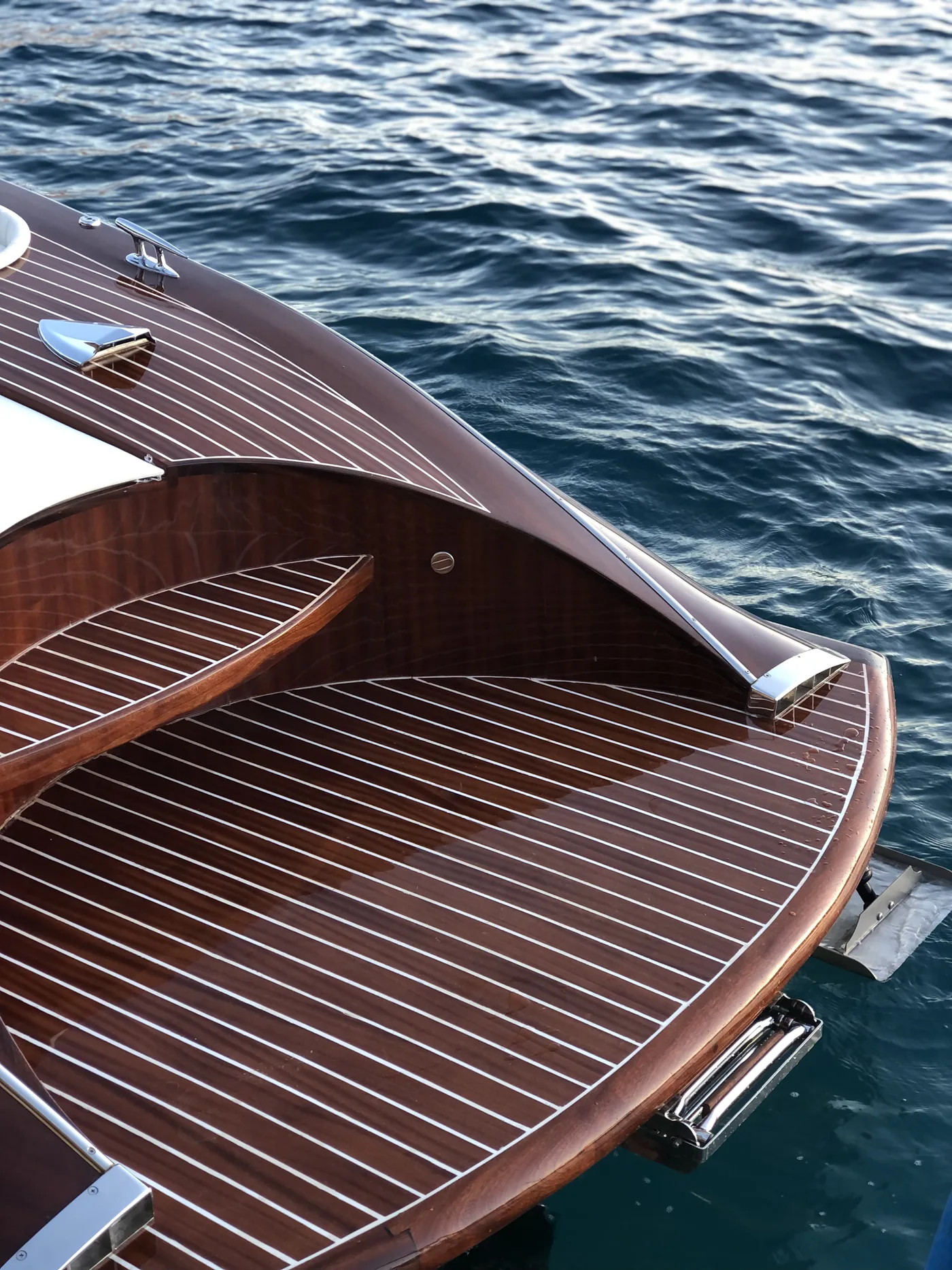 Aurora 27, Finish